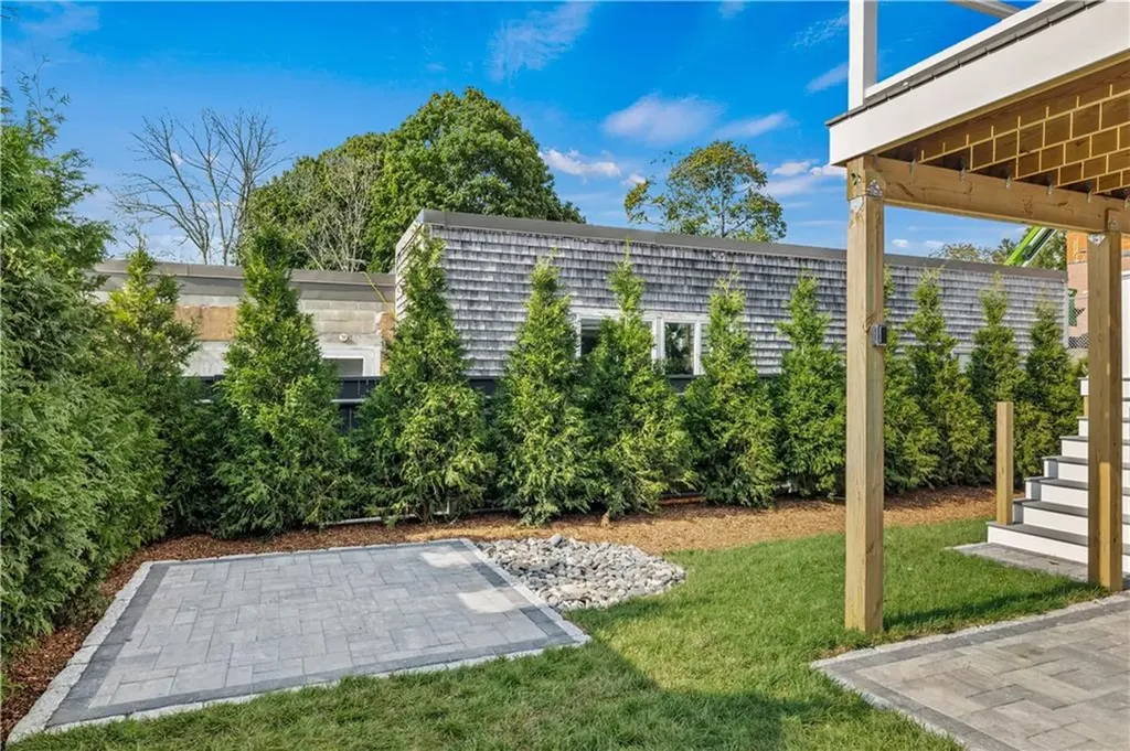 21 Bradford Street Bristol RI 02809