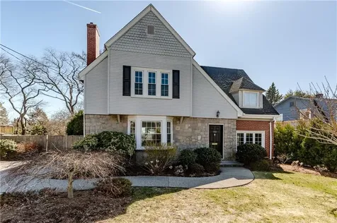 102 Pleasant View Road Warwick RI 02888