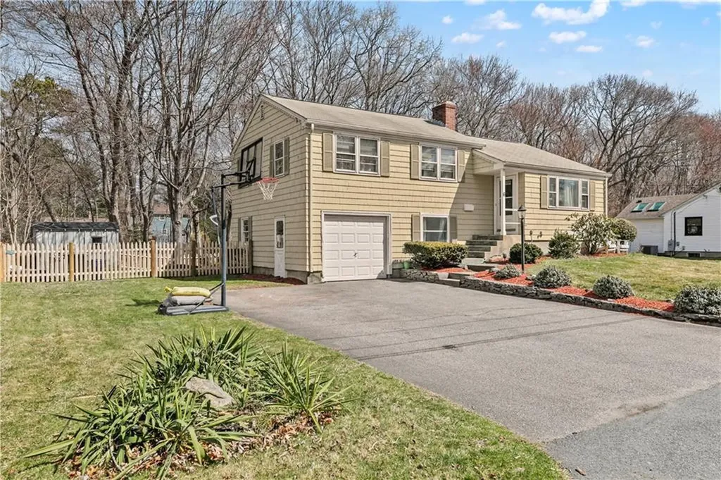 6 Christine Drive Barrington RI 02806