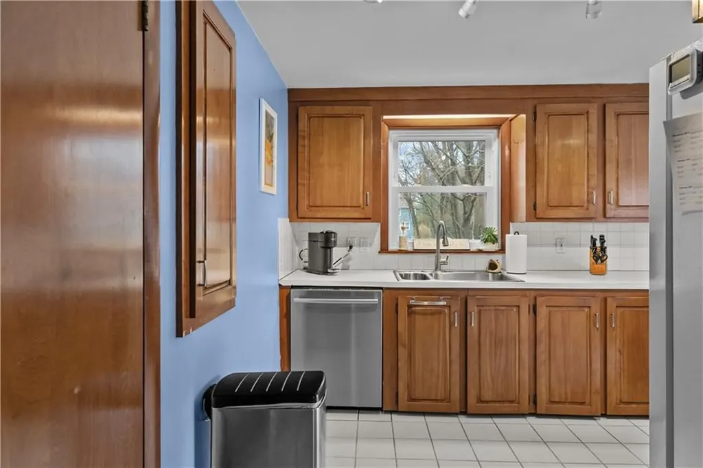 6 Christine Drive Barrington RI 02806