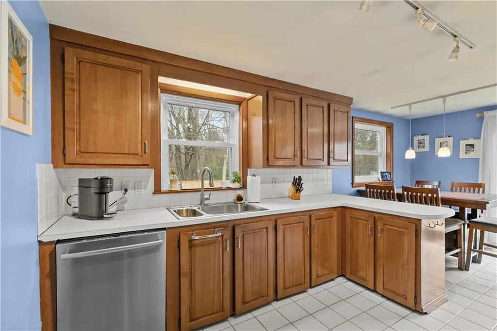 6 Christine Drive Barrington RI 02806