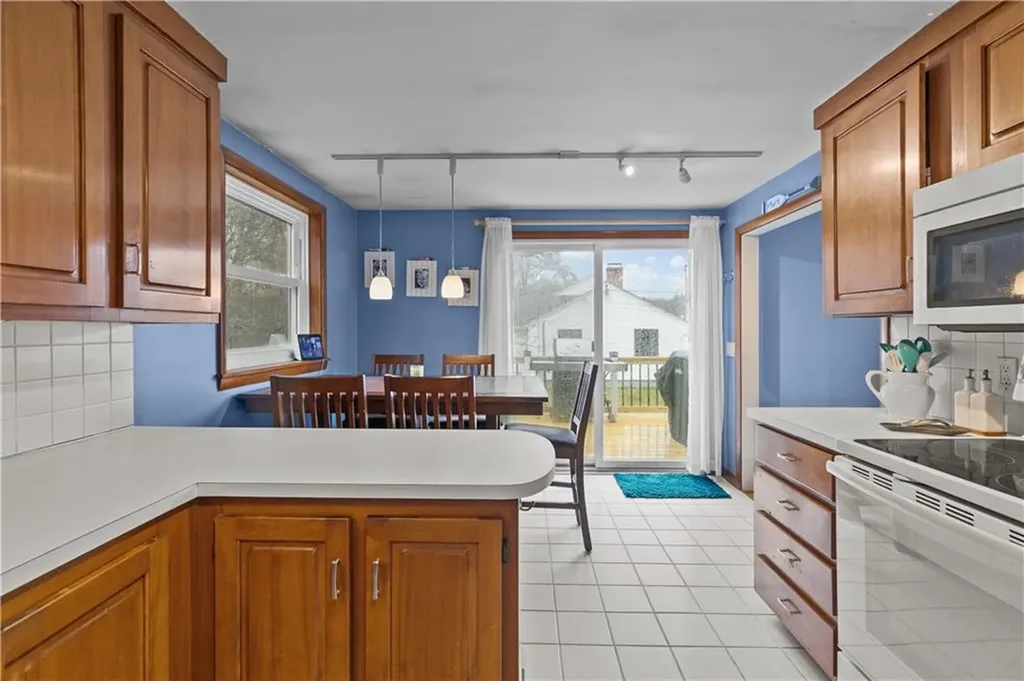 6 Christine Drive Barrington RI 02806