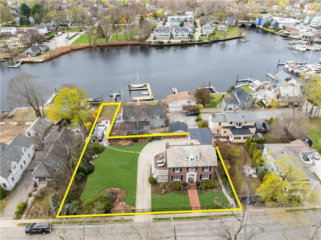 25 Seaview Avenue Cranston RI 02905