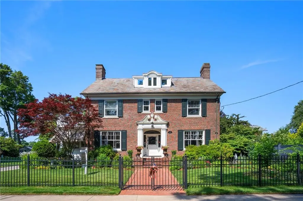 25 Seaview Avenue Cranston RI 02905