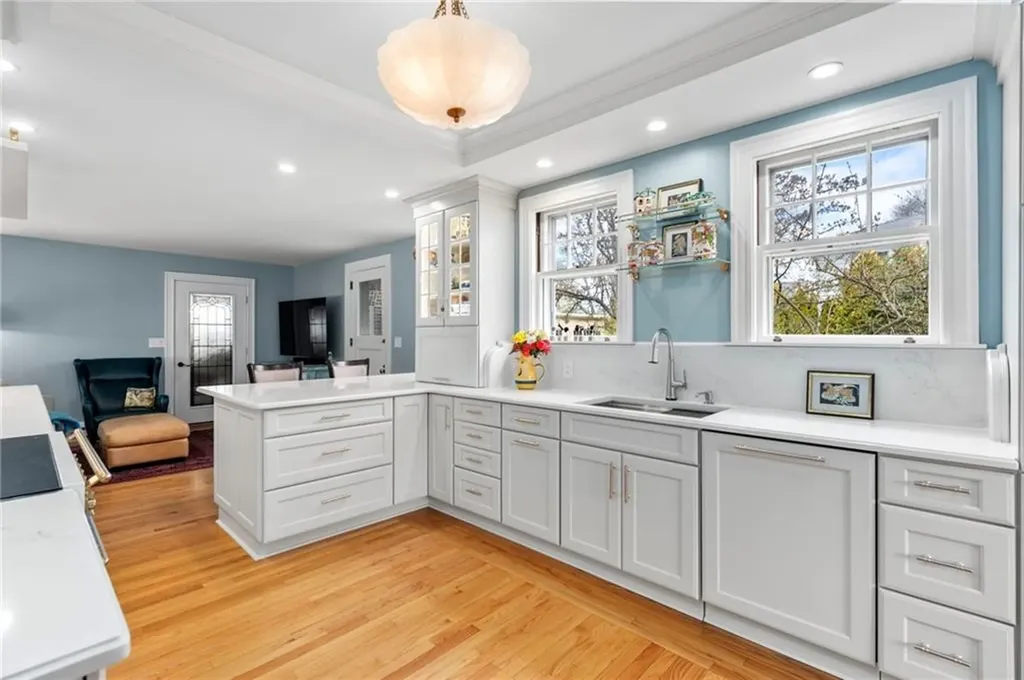 25 Seaview Avenue Cranston RI 02905
