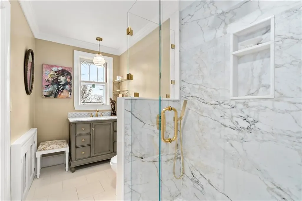 25 Seaview Avenue Cranston RI 02905