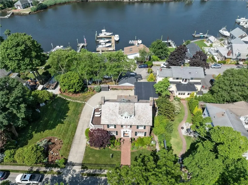 25 Seaview Avenue Cranston RI 02905
