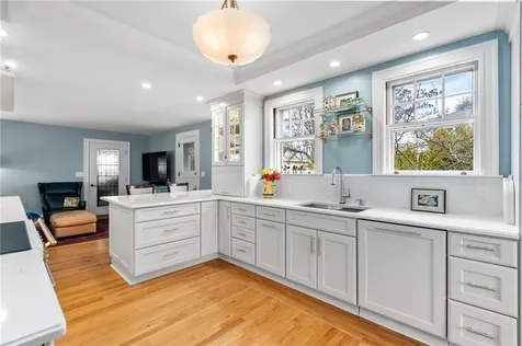 25 Seaview Avenue Cranston RI 02905