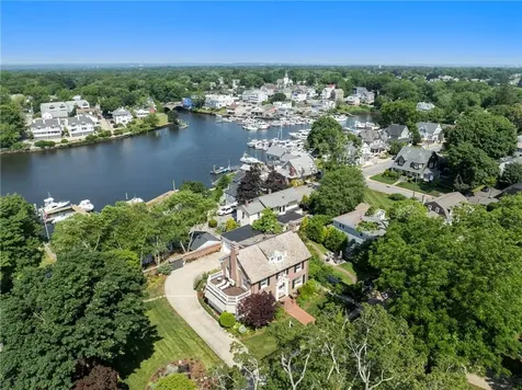 25 Seaview Avenue Cranston RI 02905