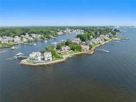 25 Seaview Avenue Cranston RI 02905