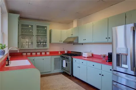 6 Price's Cove Avenue Newport RI 02840