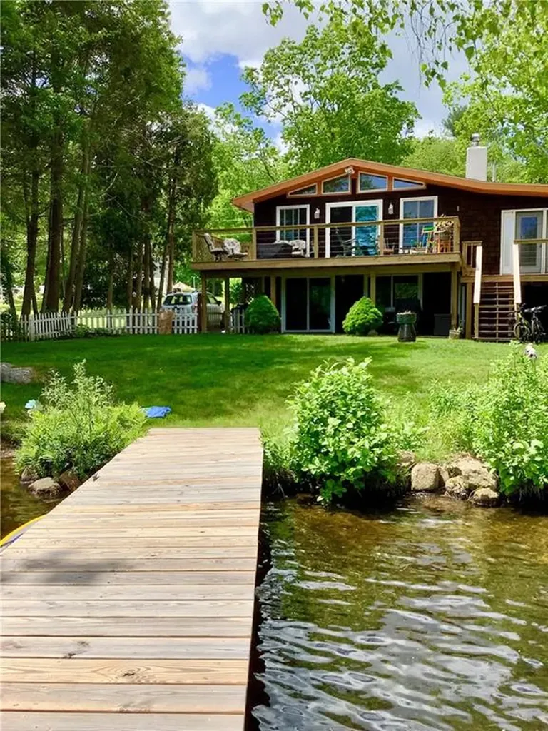 10 West Shore Drive Exeter RI 02822