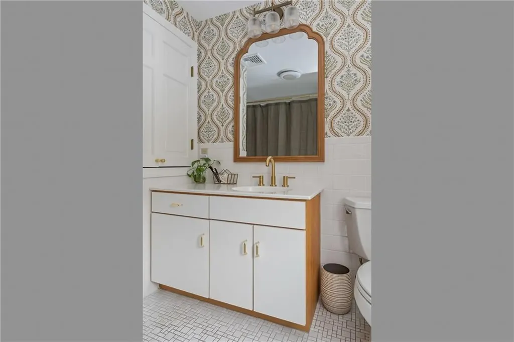 851 North Quidnessett Road North Kingstown RI 02852