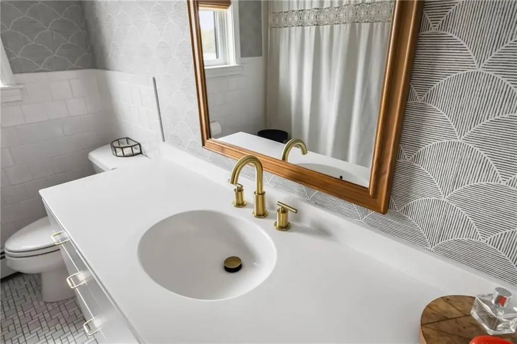 851 North Quidnessett Road North Kingstown RI 02852