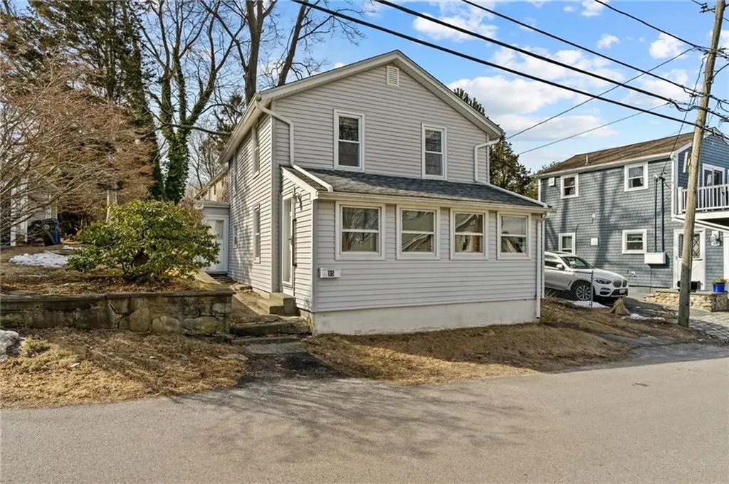 85 King Philip Avenue Bristol RI 02809