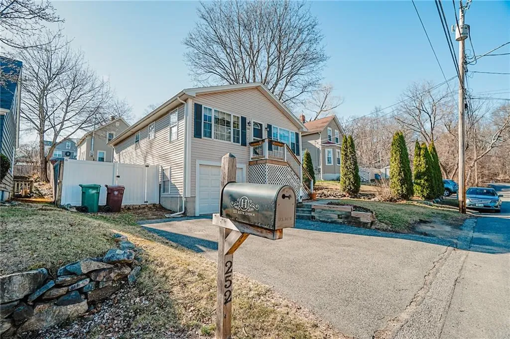 252 6th Avenue Woonsocket RI 02895
