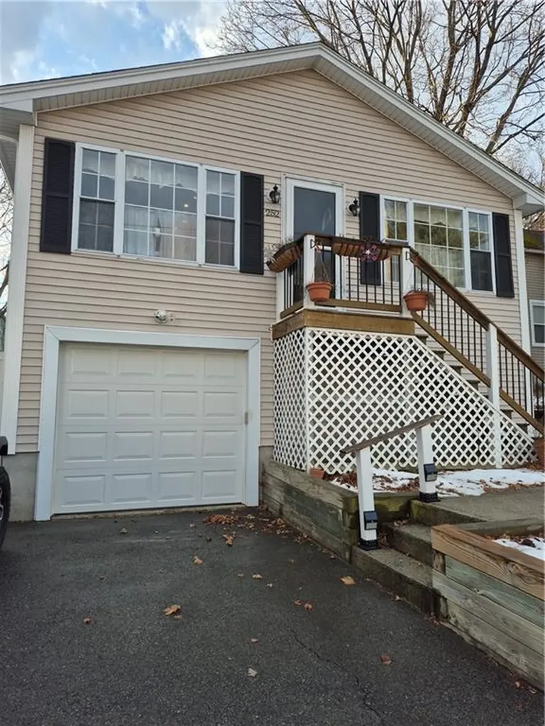 252 6th Avenue Woonsocket RI 02895