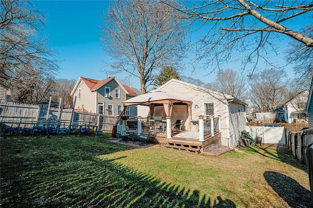 252 6th Avenue Woonsocket RI 02895
