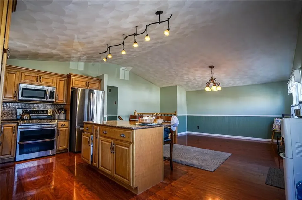 252 6th Avenue Woonsocket RI 02895
