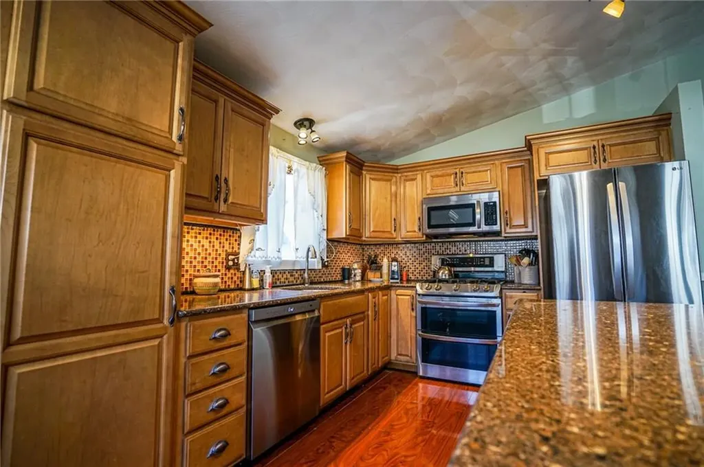 252 6th Avenue Woonsocket RI 02895