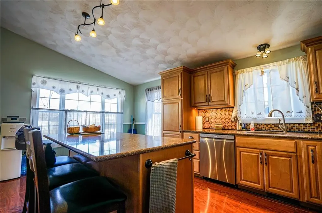 252 6th Avenue Woonsocket RI 02895