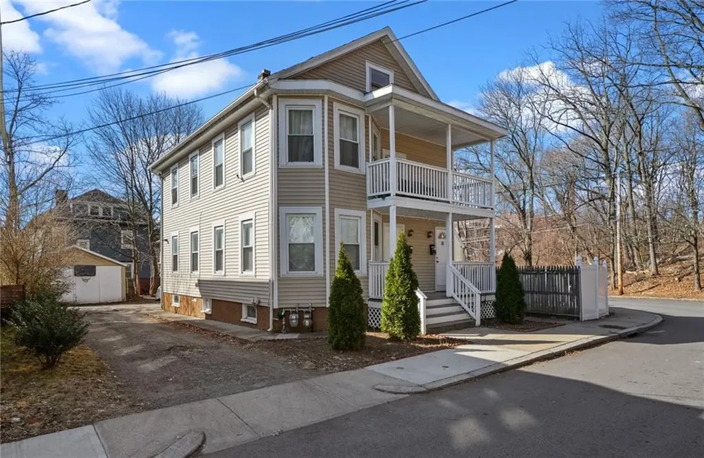 81 Garfield Avenue Providence RI 02908