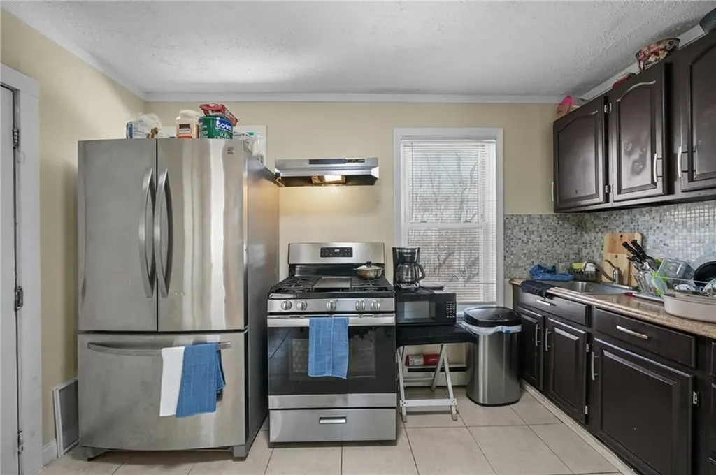 81 Garfield Avenue Providence RI 02908