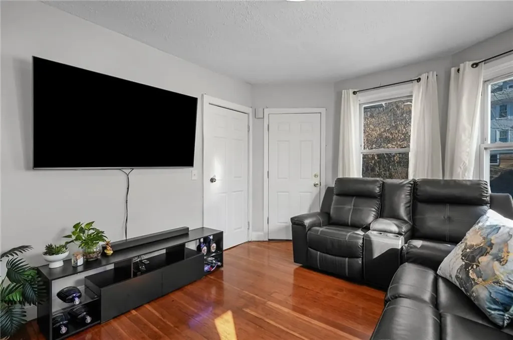 81 Garfield Avenue Providence RI 02908