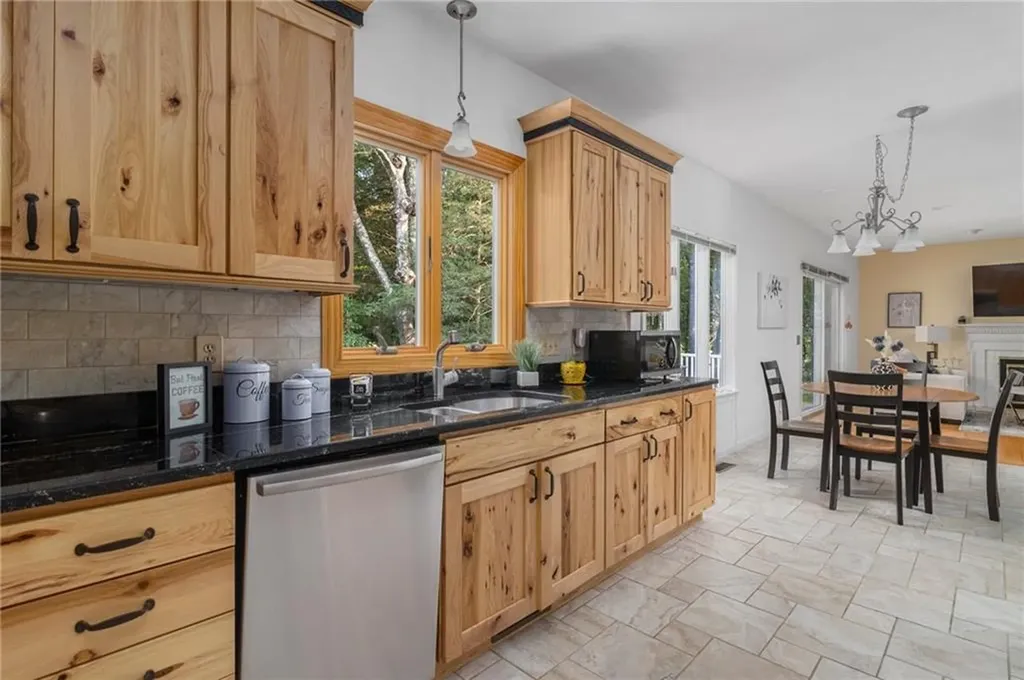 60 Arrowhead Way Warwick RI 02886