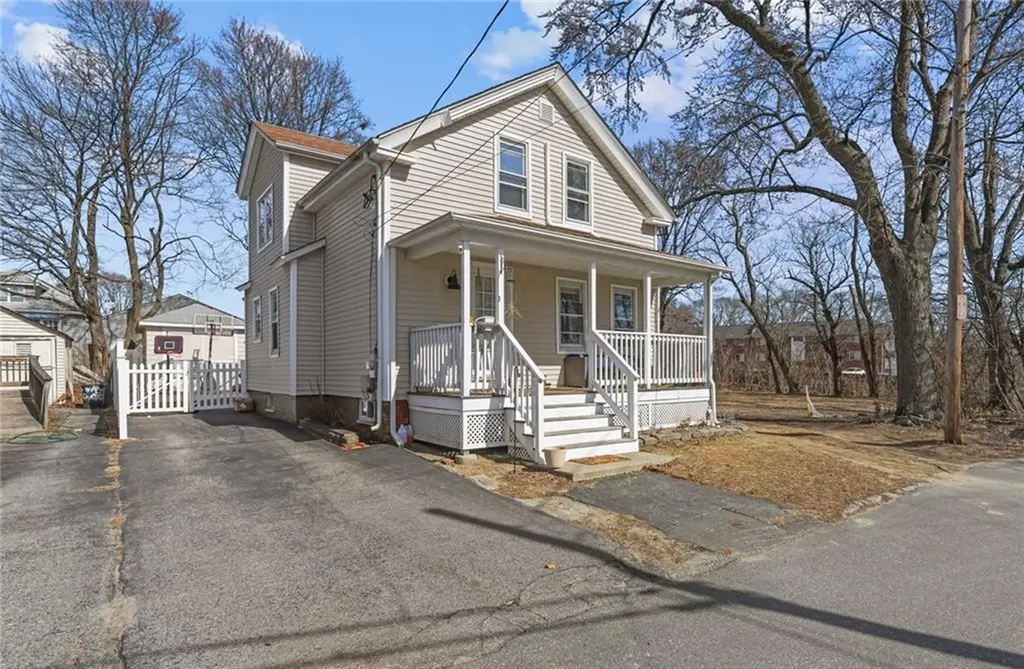 9 Washburn Avenue East Providence RI 02916