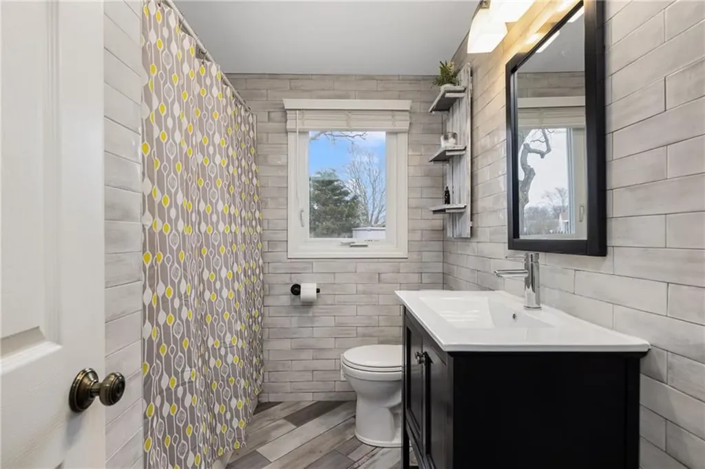 113 Cove Avenue Warwick RI 02889
