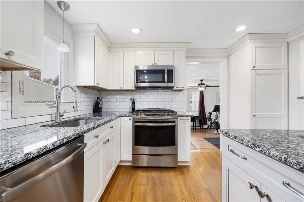 113 Cove Avenue Warwick RI 02889