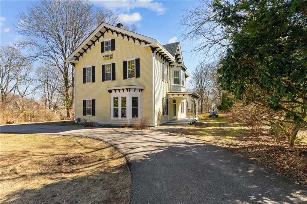 81 Old North Road South Kingstown RI 02881