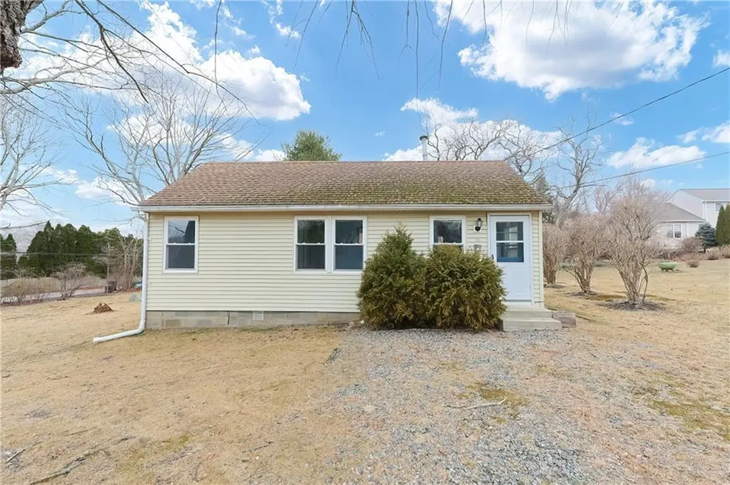 89 Montauk Road Narragansett RI 02882