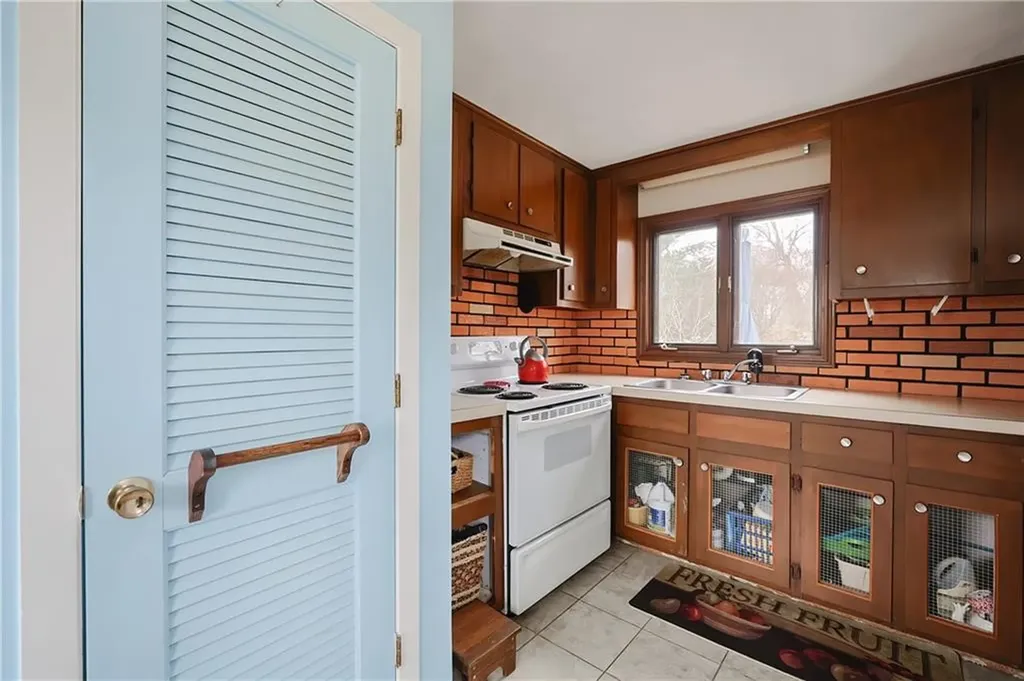89 Montauk Road Narragansett RI 02882