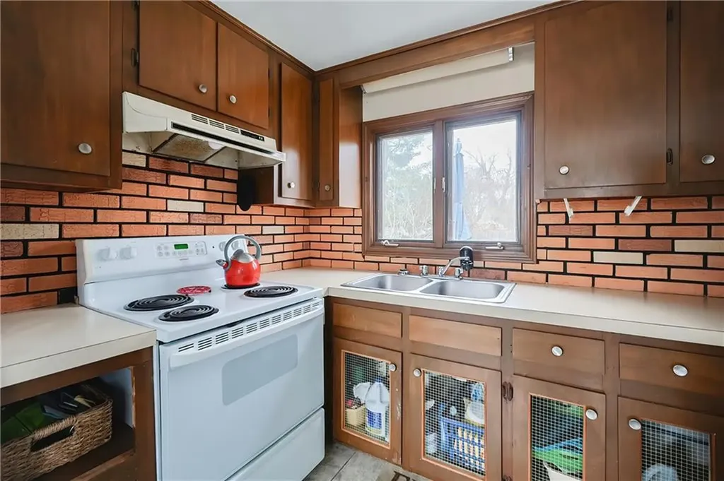 89 Montauk Road Narragansett RI 02882