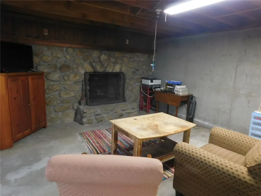 12 Boulder Road Hopkinton RI 02833