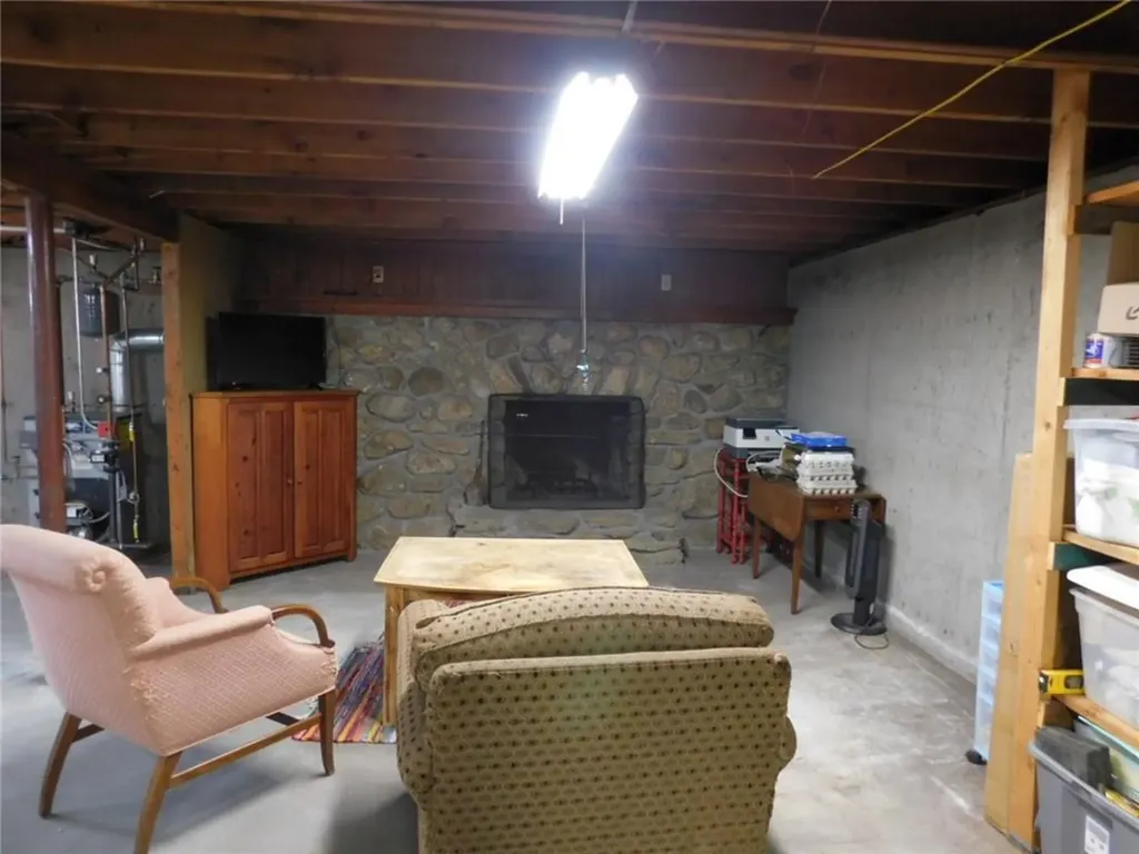 12 Boulder Road Hopkinton RI 02833
