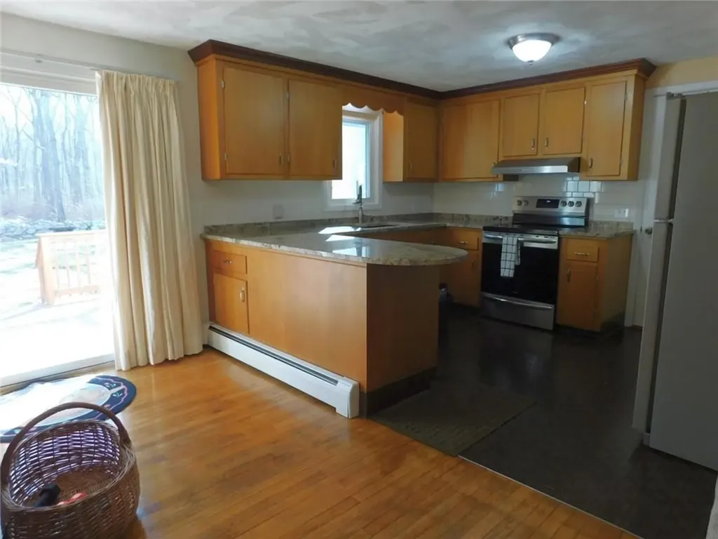 12 Boulder Road Hopkinton RI 02833