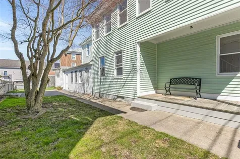 135 Water Street Warren RI 02885