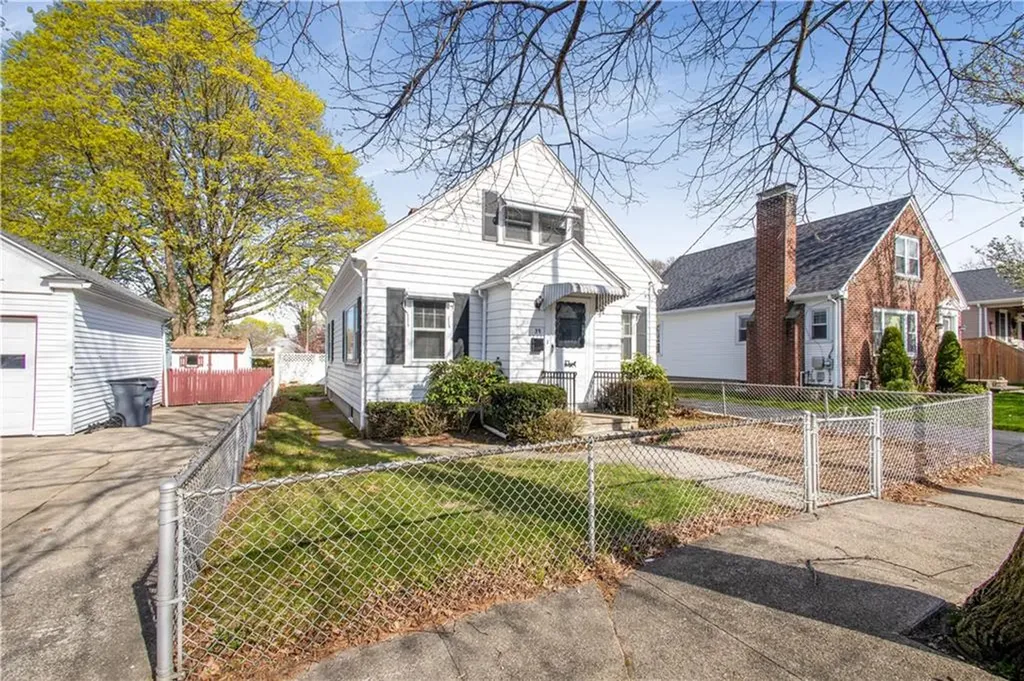 39 Hillview Avenue Providence RI 02908