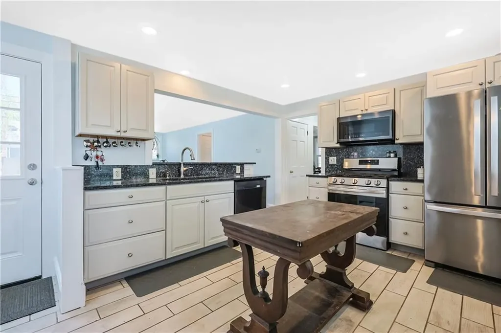 22 Phillips Avenue Warwick RI 02888