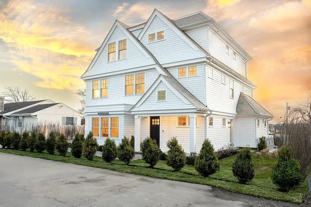 10 Stimpson Street Middletown RI 02842