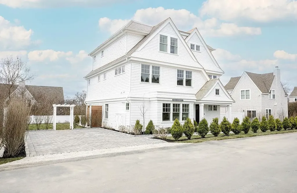 10 Stimpson Street Middletown RI 02842