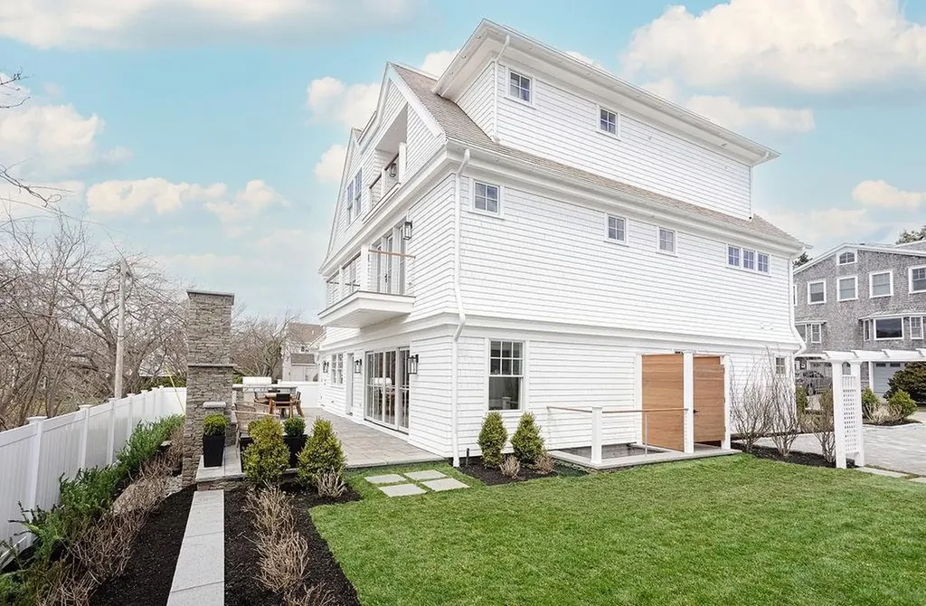 10 Stimpson Street Middletown RI 02842