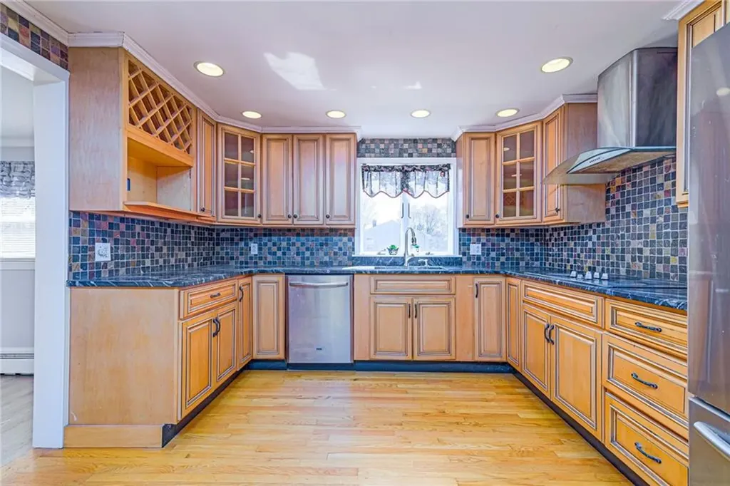 20 Archdale Drive Warwick RI 02889