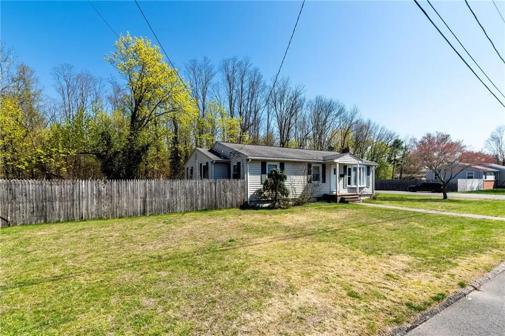 20 Archdale Drive Warwick RI 02889