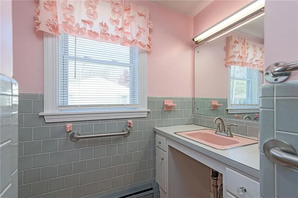 20 Archdale Drive Warwick RI 02889