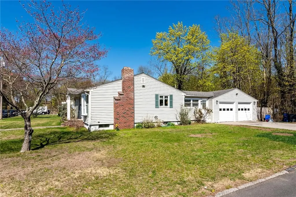 20 Archdale Drive Warwick RI 02889