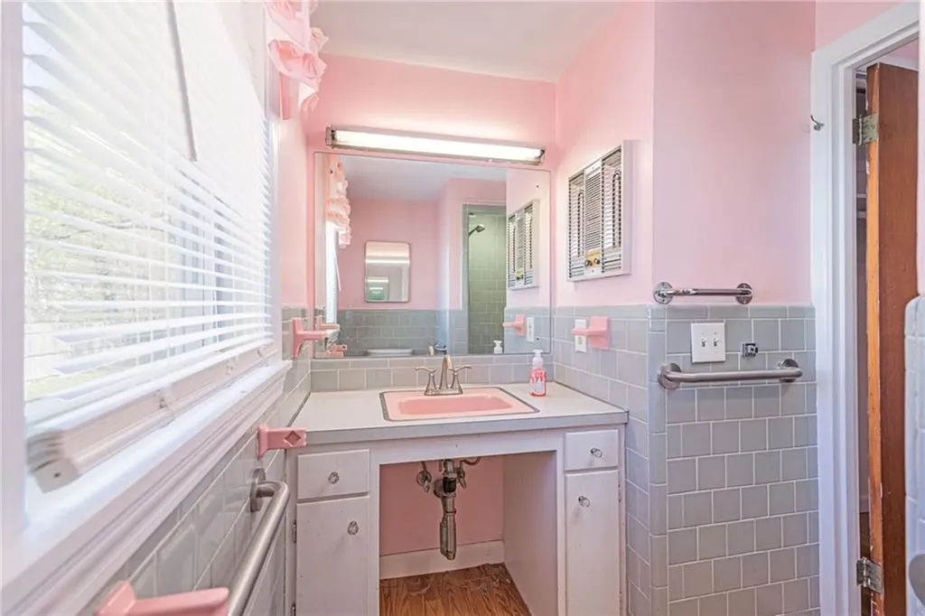 20 Archdale Drive Warwick RI 02889